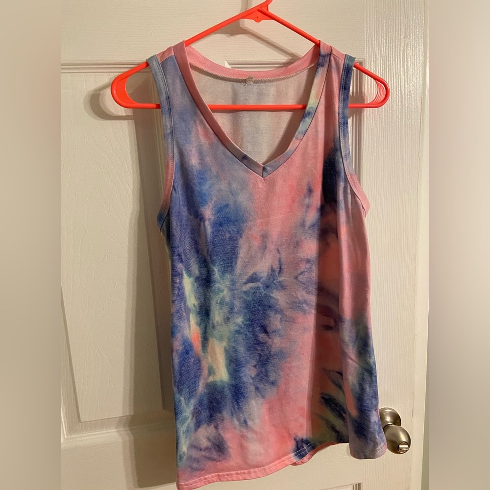 Tie-dye pink/blue V-neck tank top size M